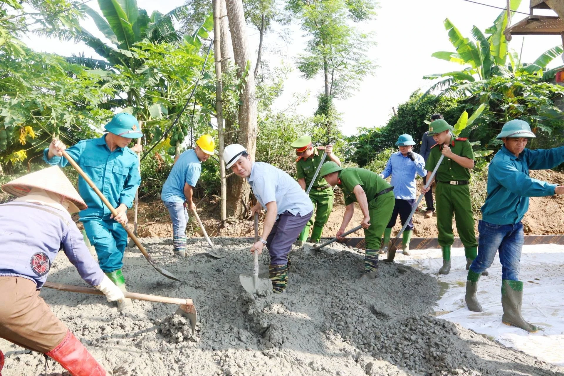Lào Cai huy động sức dân mở rộng giao thông nông thôn