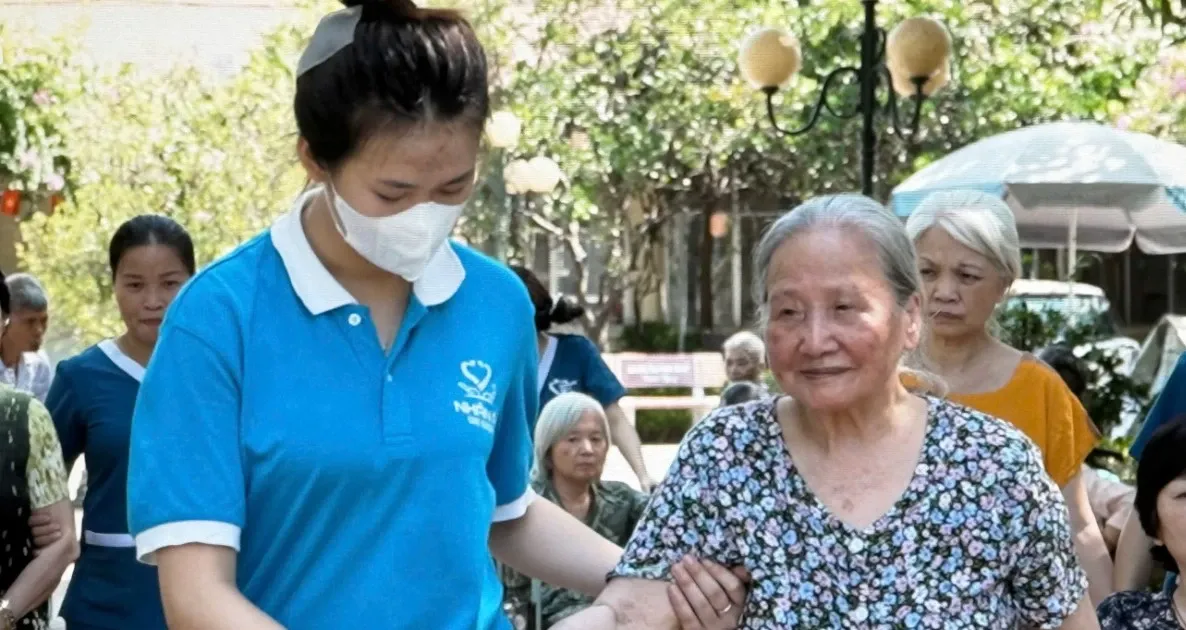 Chăm sóc sức khỏe tinh thần người cao tuổi: góc nhìn toàn diện