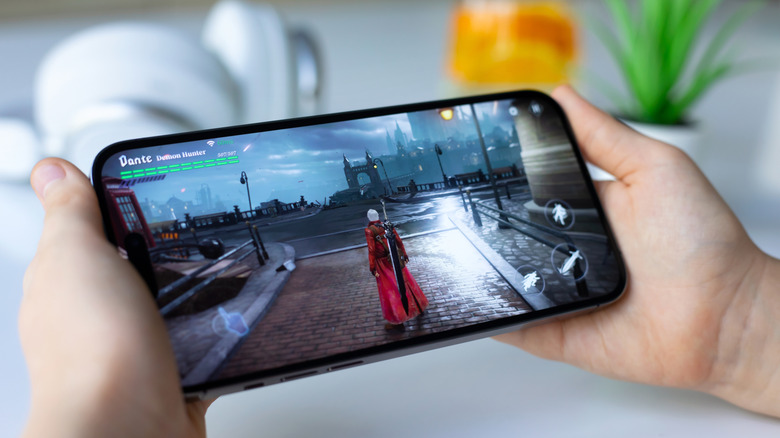 Pin iPhone 18 Pro dùng được bao lâu trong đời sống thật?
