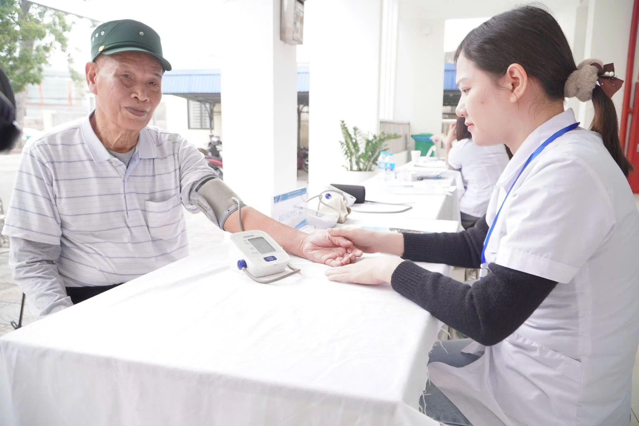 Tiêm chủng dự phòng cho người cao tuổi: Lá chắn cuối nhưng không được tiêm sau
