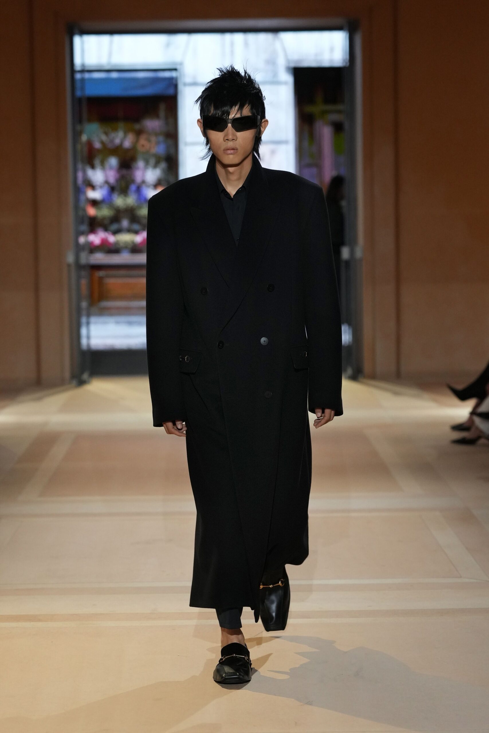 Gucci Xuân Hè: Demna Gvasalia và cửa hàng đến từ tương lai