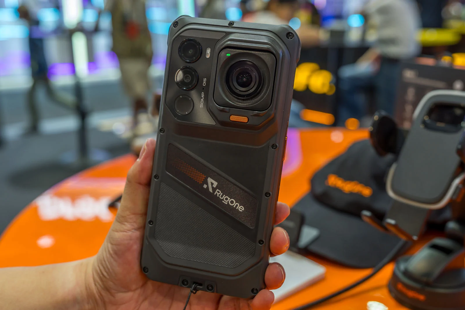RugOne Xsnap 7 Pro: điện thoại rugged bền kiêm camera hành động tách rời