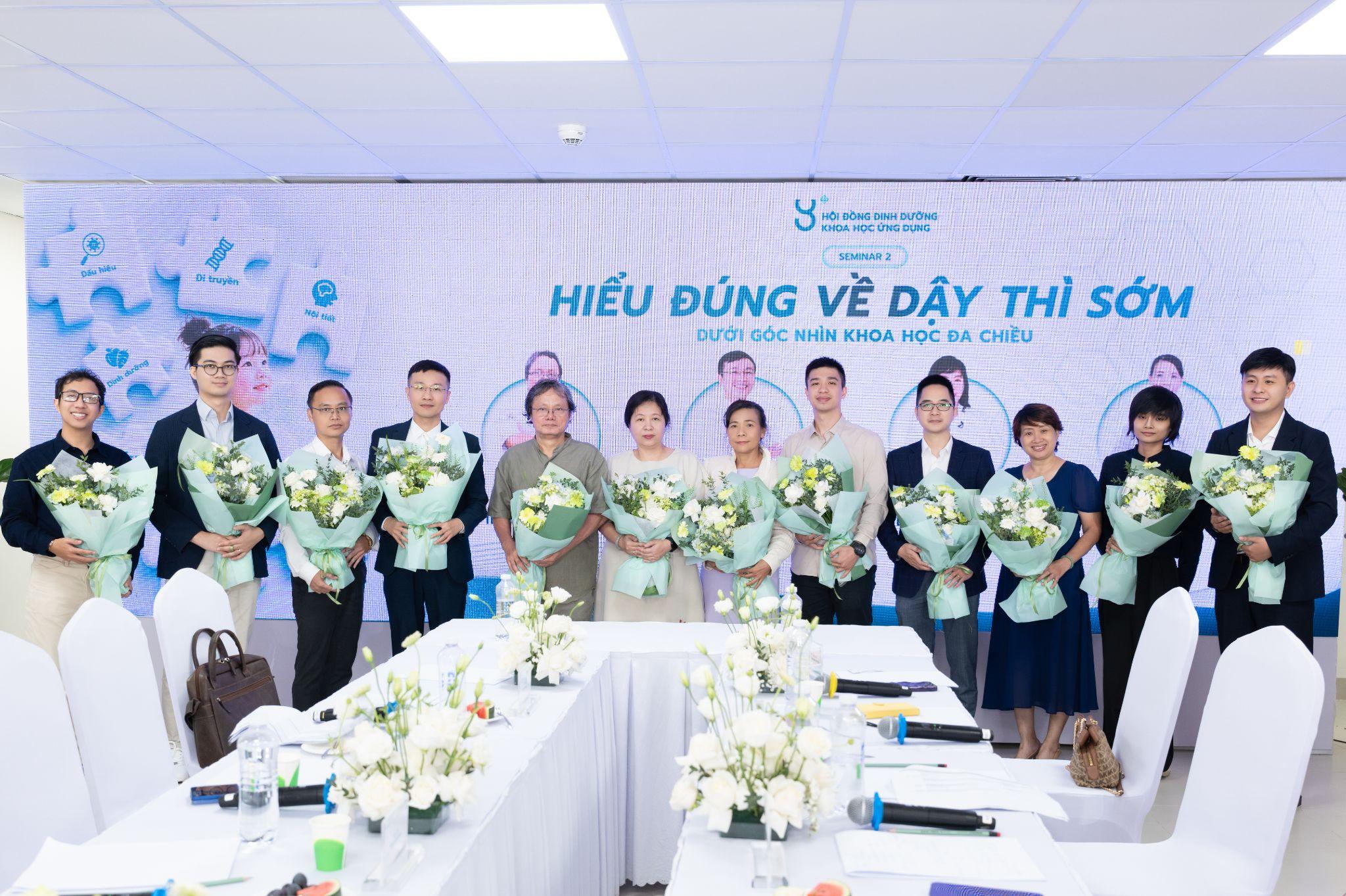Sữa có thực sự gây dậy thì sớm? Hiểu lầm nguy hiểm cha mẹ cần bỏ ngay