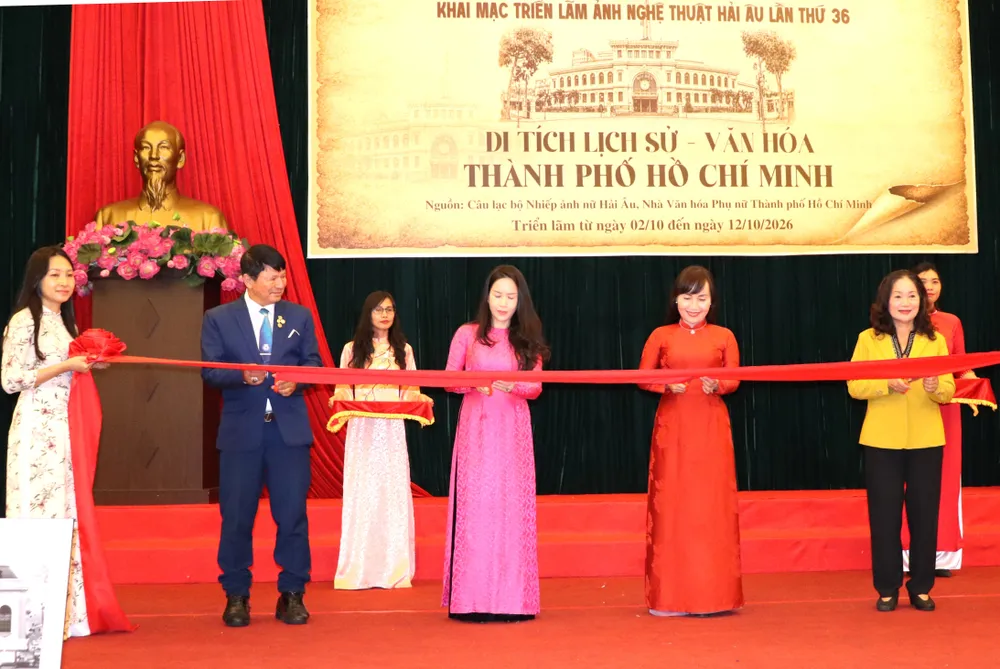 Triển lãm ảnh di tích lịch sử: góc nhìn nữ nhiếp ảnh gia