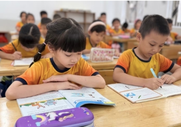 Bài tập về nhà lớp 1 quá tải: cha mẹ cần đổi cách kèm con