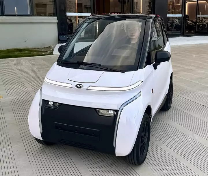 Mua ô tô điện mini dưới 200 triệu hay giữ xe máy?