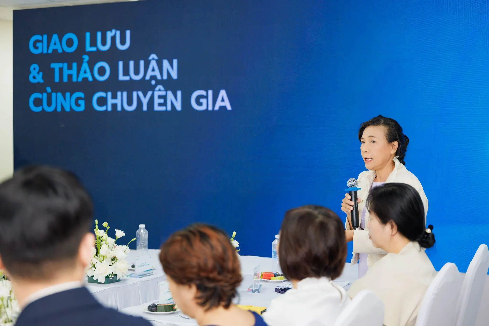 Thịt và sữa không gây dậy thì sớm: Đừng để tin đồn cướp mất chiều cao của con