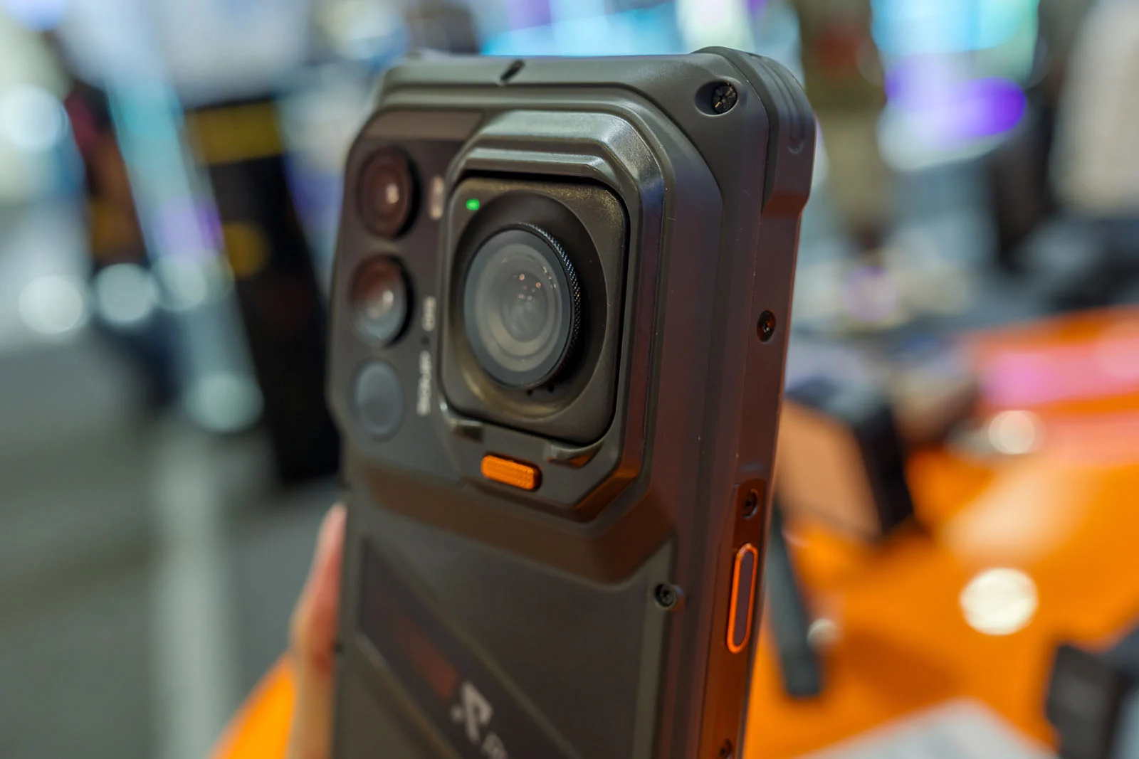 RugOne Xsnap 7 Pro: điện thoại rugged bền kiêm camera hành động tách rời