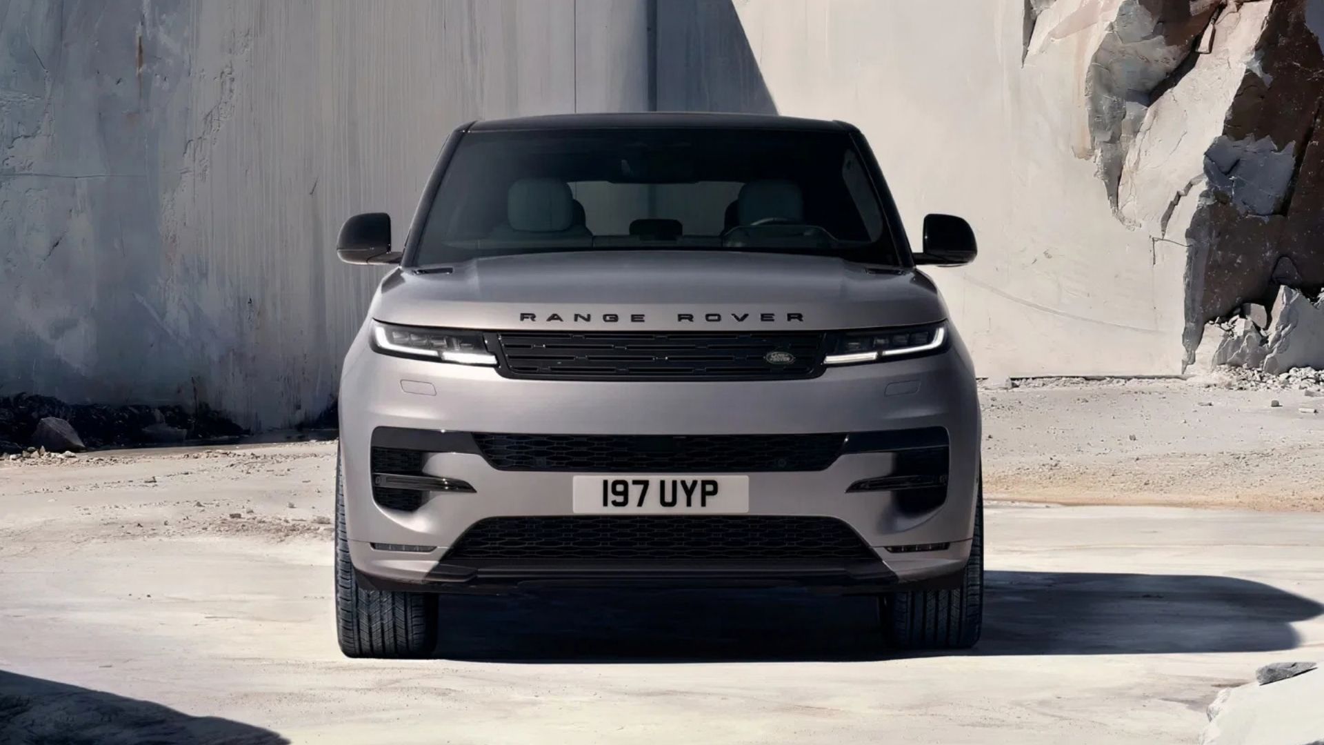 Range Rover Sport Electric: SUV điện hạng sang có đáng mua?