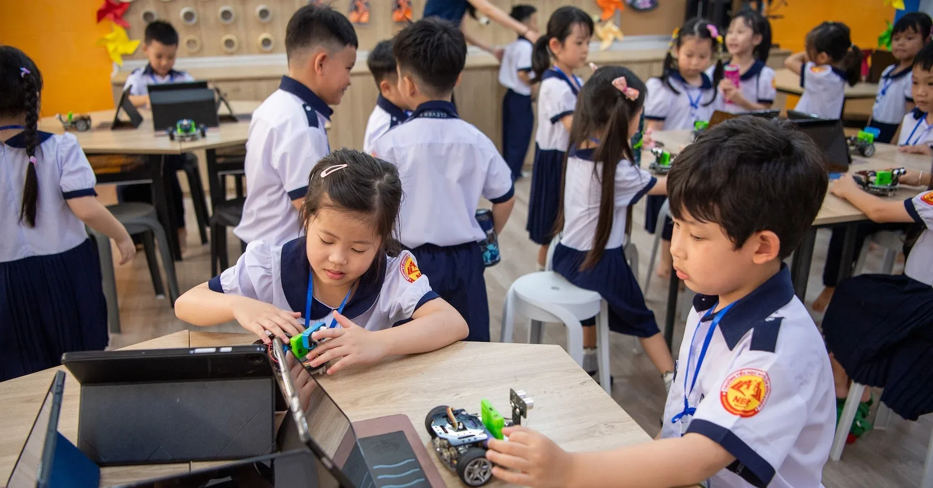 Con muốn học bán trú, có phải đăng ký hết môn liên kết?