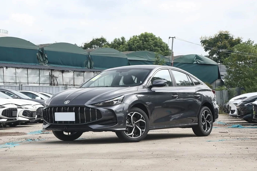 MG5 giảm giá hơn 100 triệu: nên mua hay chọn Mazda3?