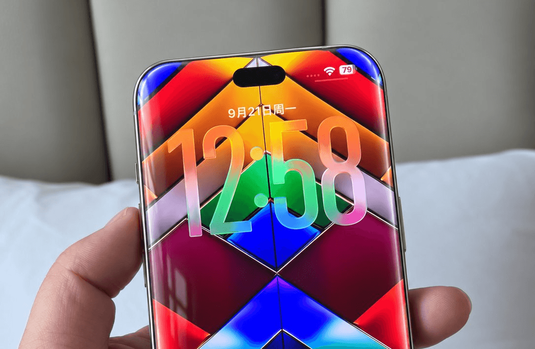 iPhone 20 Pro Max lột xác với màn hình gần 7 inch và kính cong bốn cạnh