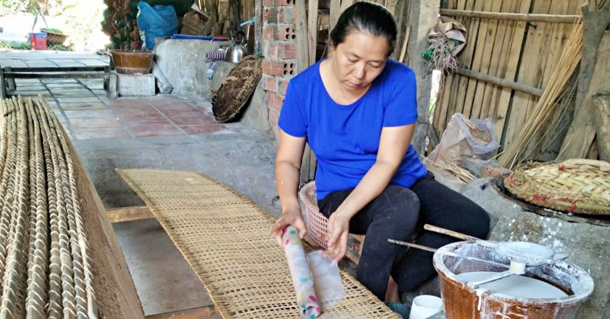 Từ bỏ việc ổn định đến gánh bánh tráng: Lựa chọn đời sống mới từ ẩm thực đường phố