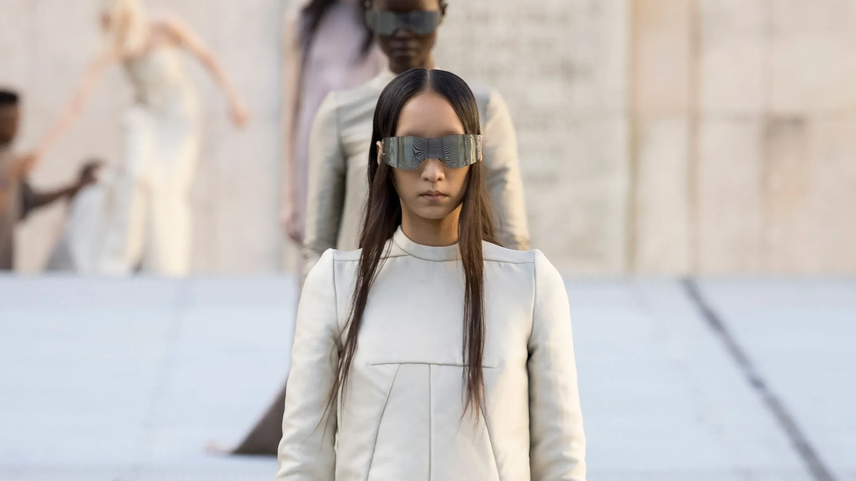 The Attico và Rick Owens: Hai cực đối lập của thời trang cao cấp