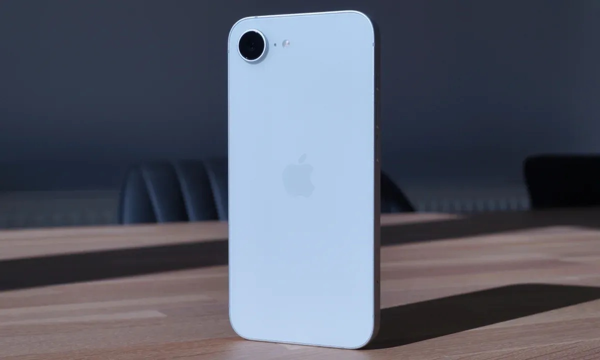iPhone 16 Pro Max giảm giá: nên mua ngay hay chờ đời mới?