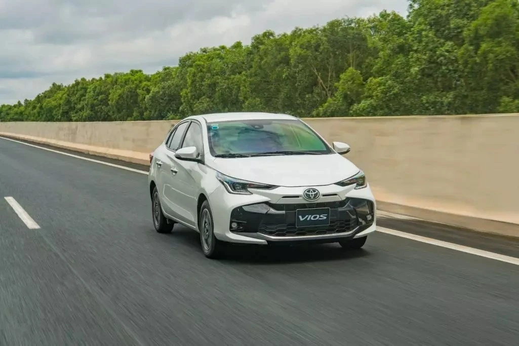 Toyota Yaris Cross Hybrid được ưu đãi 74 triệu lệ phí trước bạ: Có nên xuống tiền ngay?