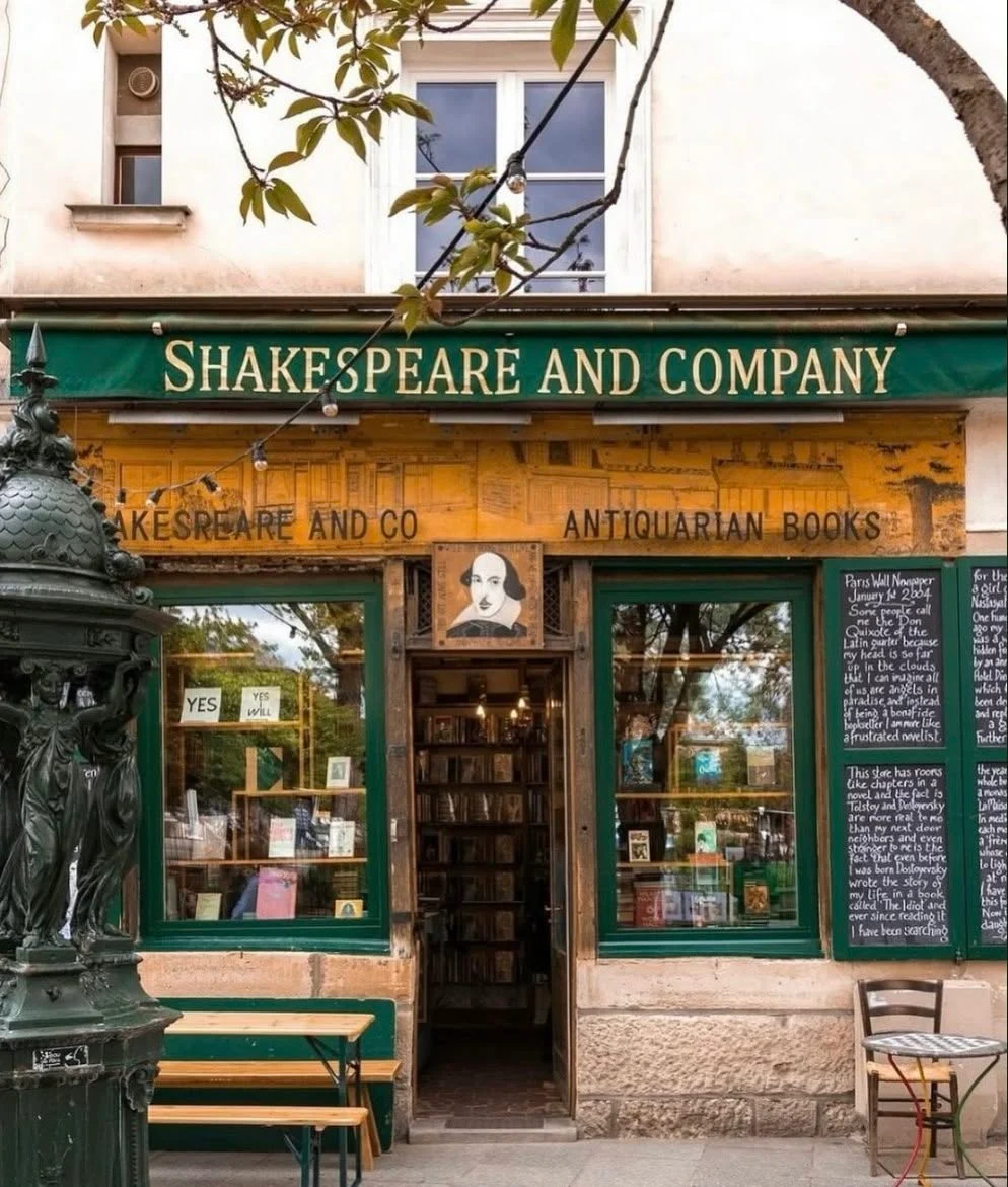 Bảo tàng Louvre và Shakespeare and Company: Hai linh hồn văn hóa của Paris