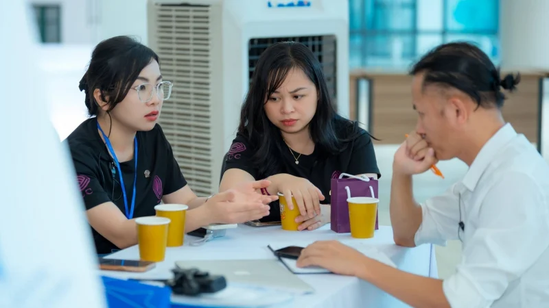 Hơn 4/10 người lao động căng thẳng vì công việc: Doanh nghiệp phải thay đổi gì trong kỷ nguyên AI?