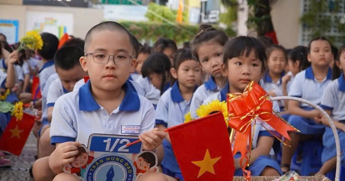 Miễn học phí nhưng vẫn tốn tiền: Phụ huynh TP.HCM cần chuẩn bị gì cho năm học mới?