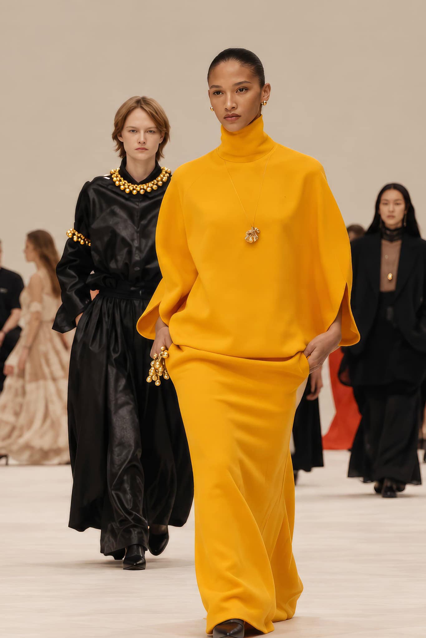 Courrèges, Chloé, Balenciaga, Khaite: Bốn lăng kính cho thời trang Xuân 2027