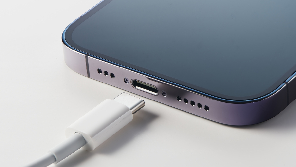 USB-C sạc laptop: Khi chuẩn sạc phổ biến thành luật chơi mới