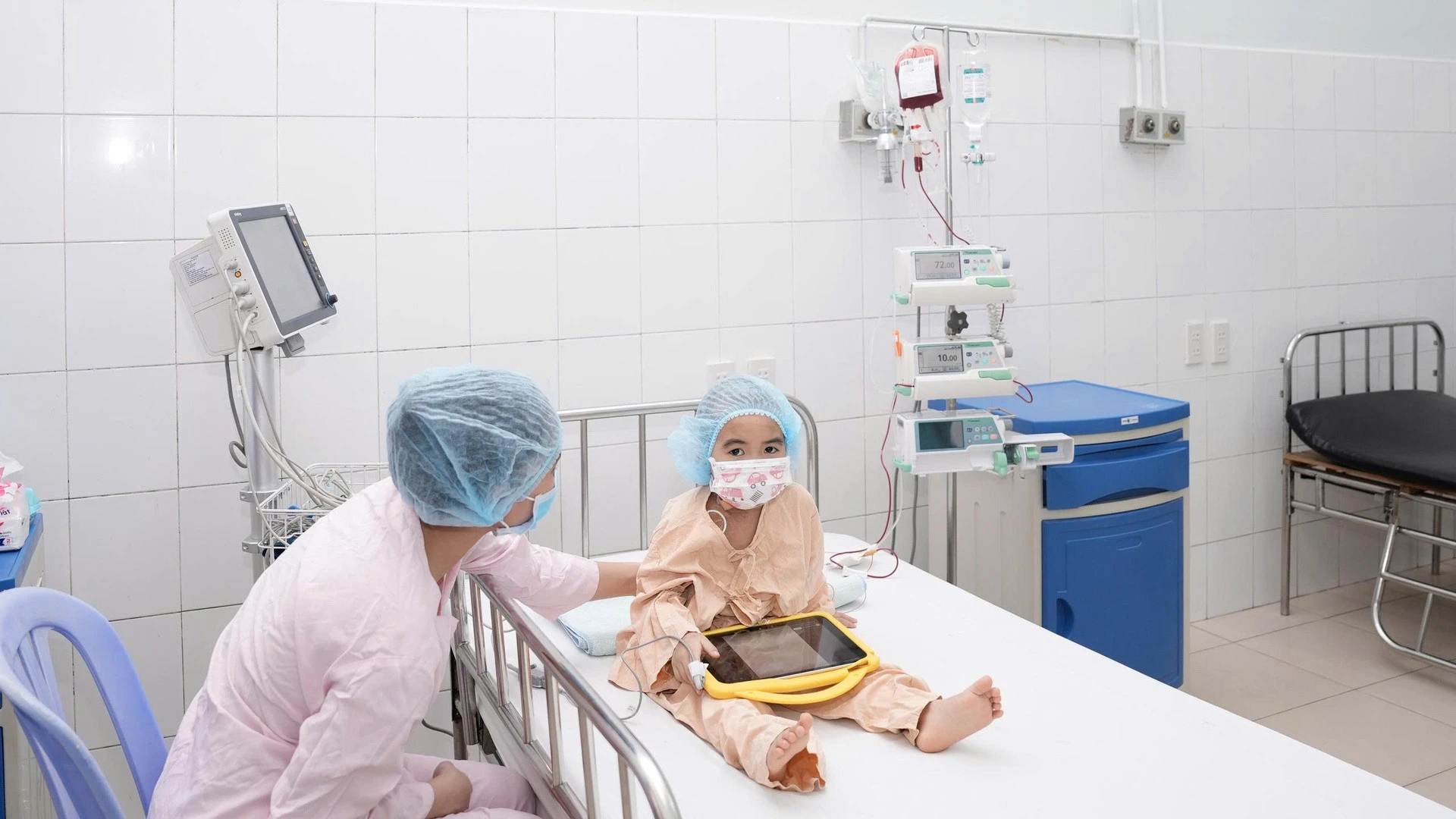Từ tủy xương anh em ruột đến cơ hội sống mới cho trẻ mắc bệnh máu hiếm