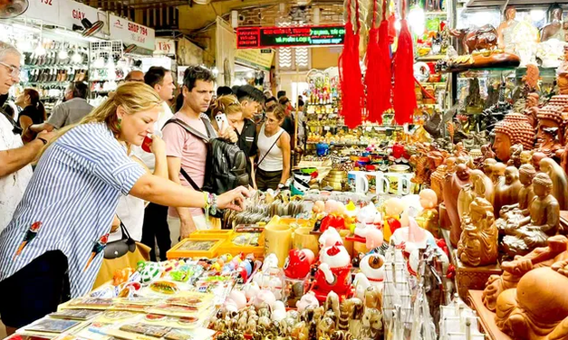 Du lịch TP.HCM bứt phá doanh thu: Tăng lượng tiền, đổi cơ cấu khách