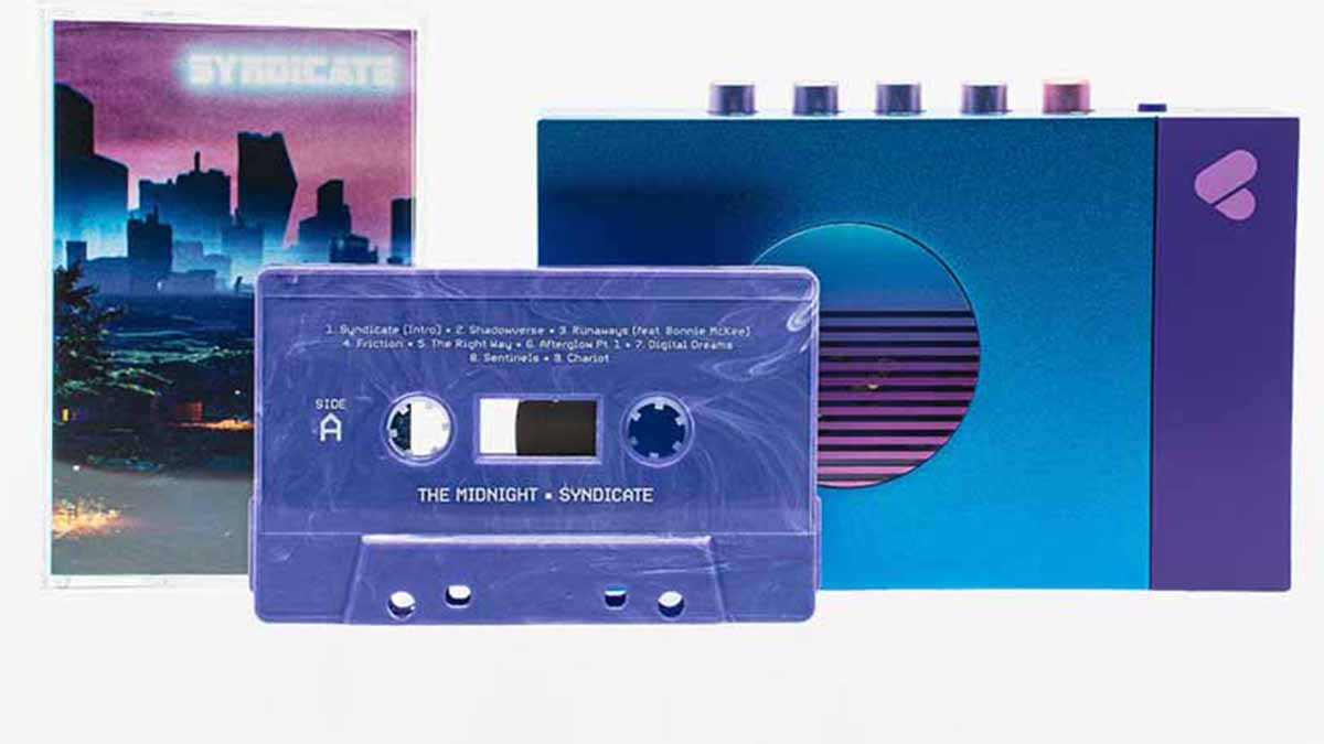 Cassette và CD player quay trở lại với lớp áo hoài niệm