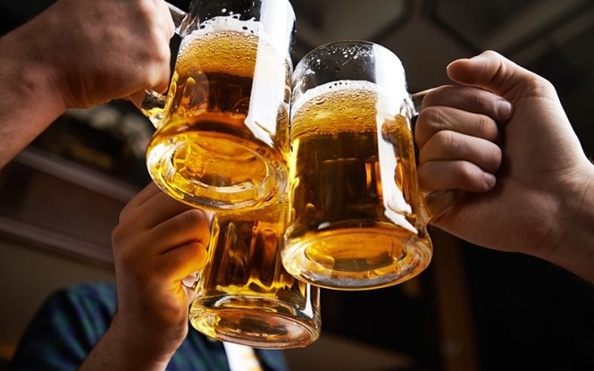 Uống một chai bia mỗi tối: cái giá sức khỏe sau vài năm