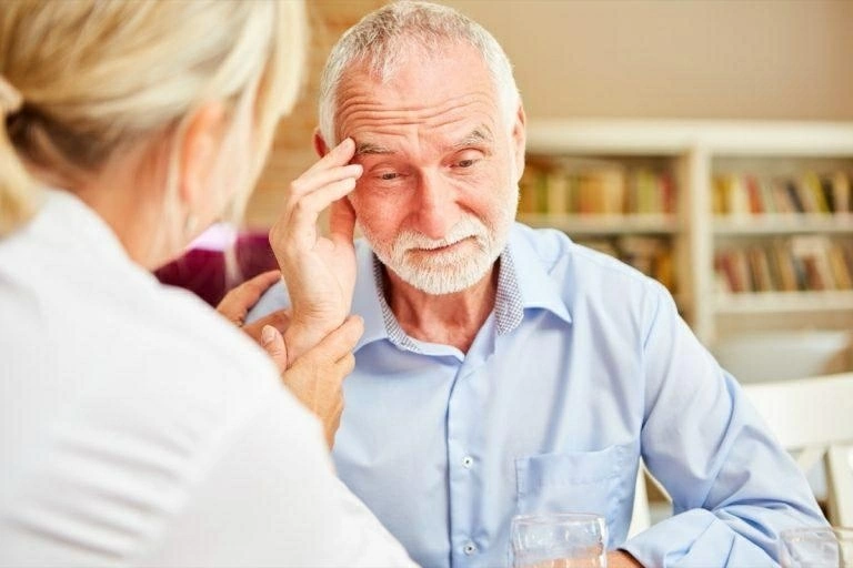 Quên tên quen thuộc và thay đổi tâm trạng: Những cảnh báo sớm của suy giảm nhận thức
