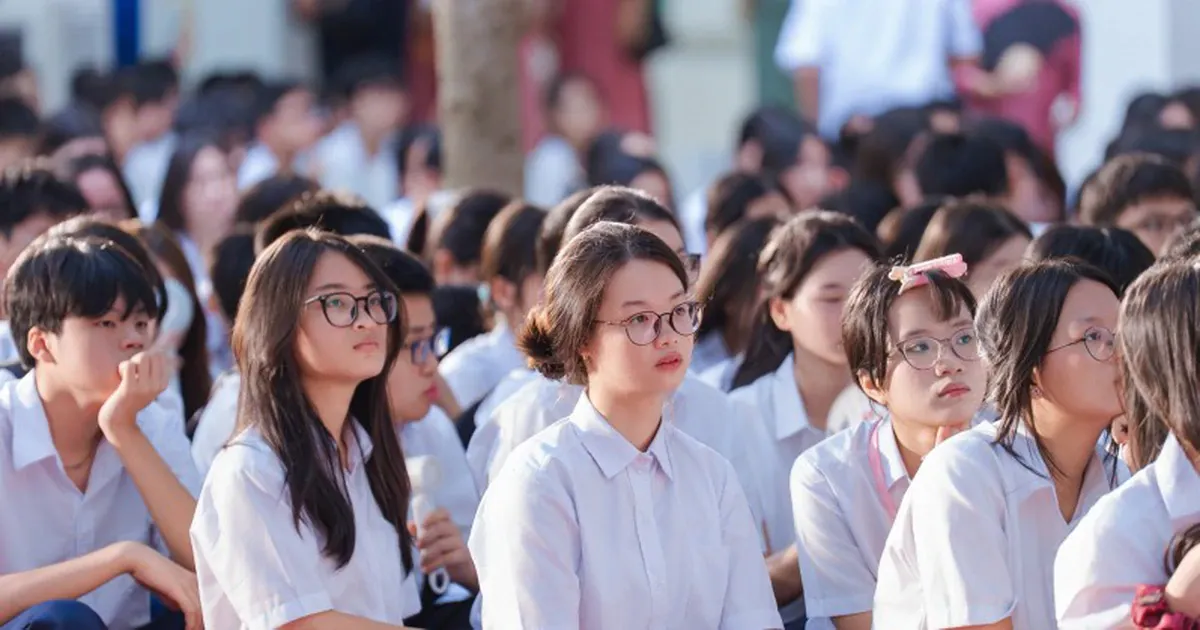 Bộ Giáo dục siết lạm thu đầu năm: Cơ hội để phụ huynh nói không với áp đặt