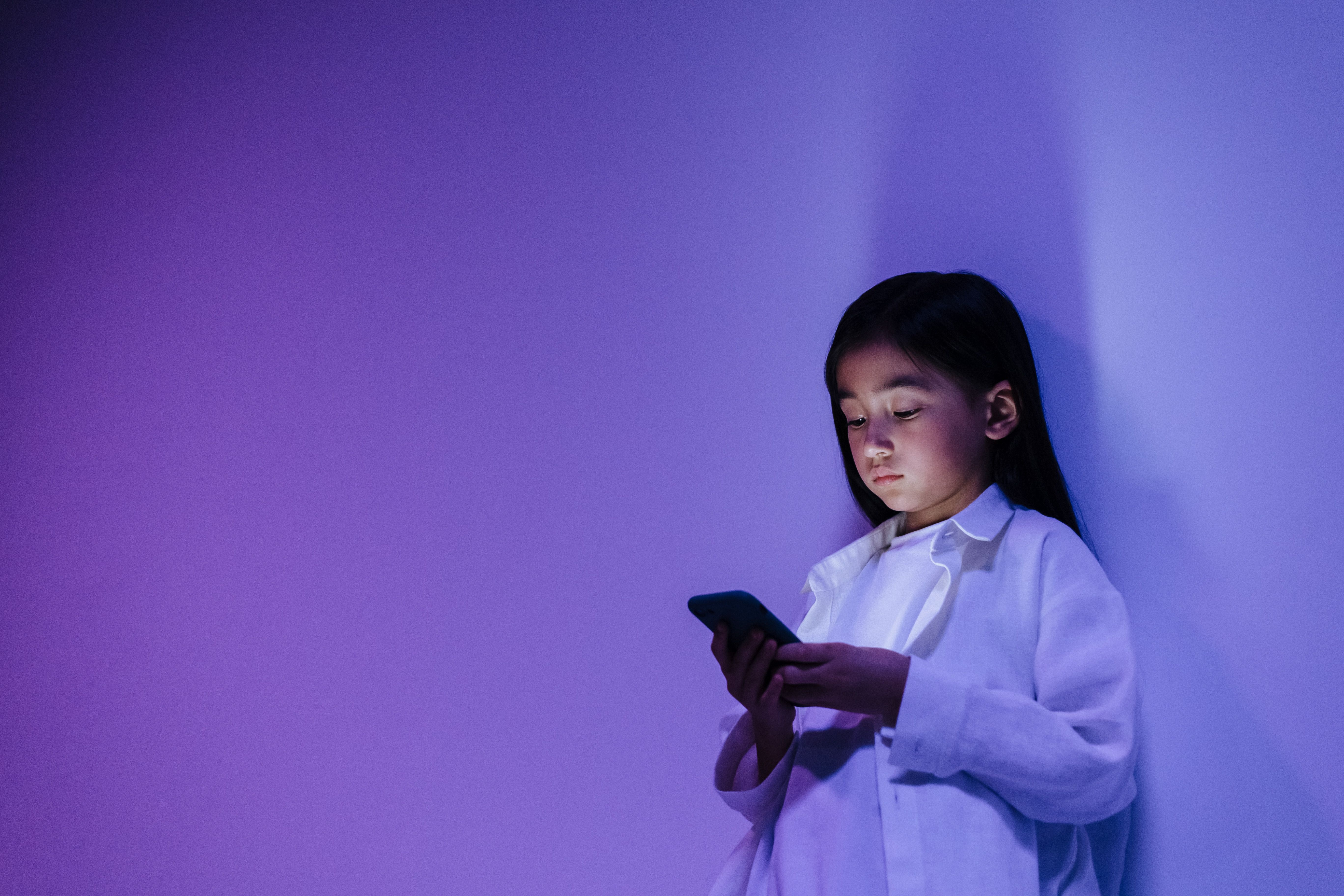 Khi trẻ em tìm đến chatbot AI thay vì bạn bè thực