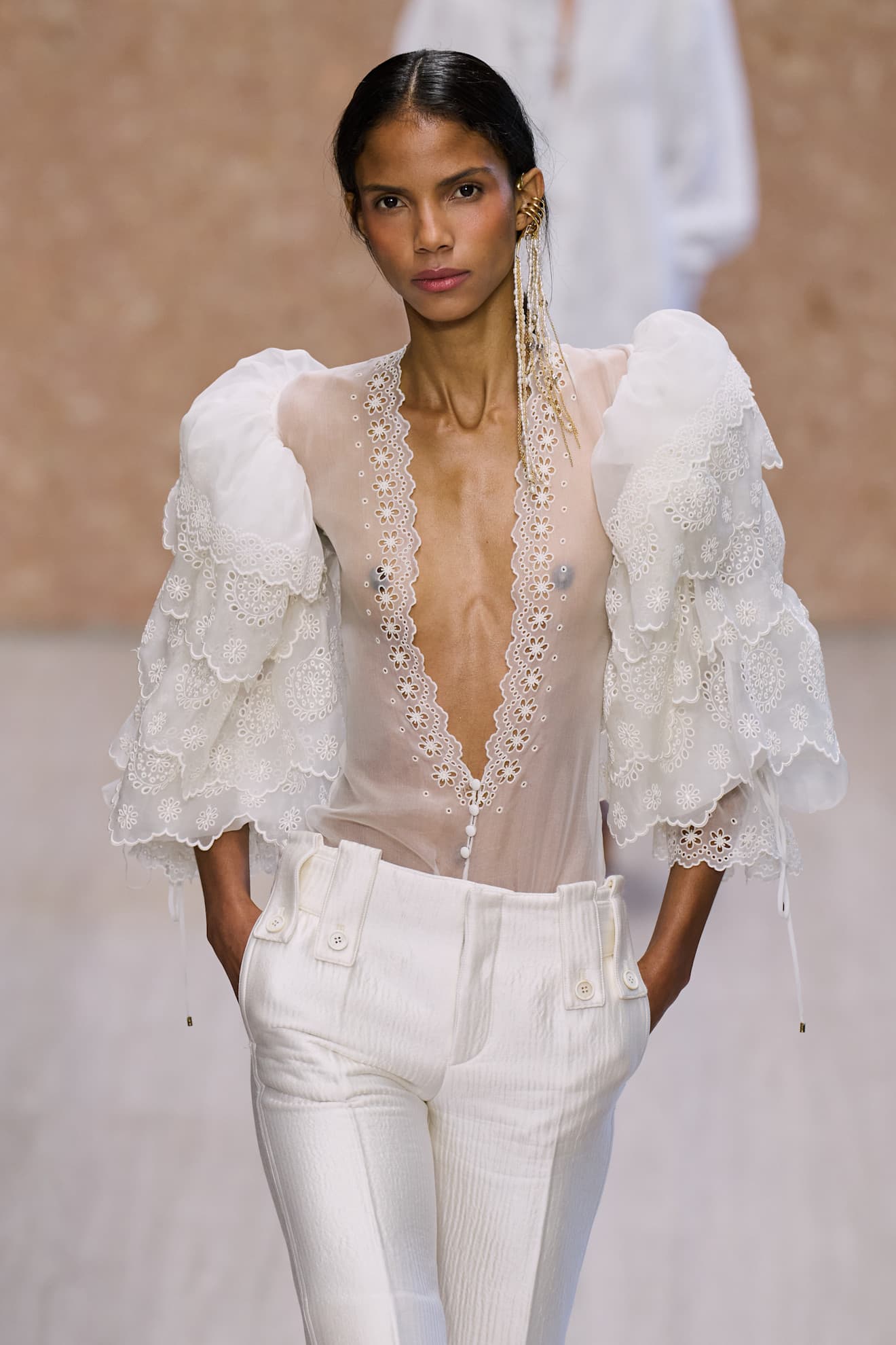 Chemena Kamali và cuộc chơi Obsession tại Chloé
