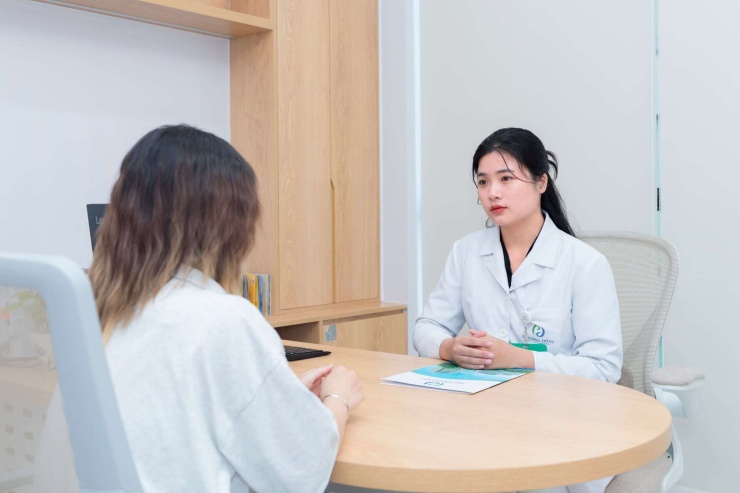 Khi con tham gia nhóm 'ghét cha mẹ' trực tuyến: hiểu và can thiệp đúng cách