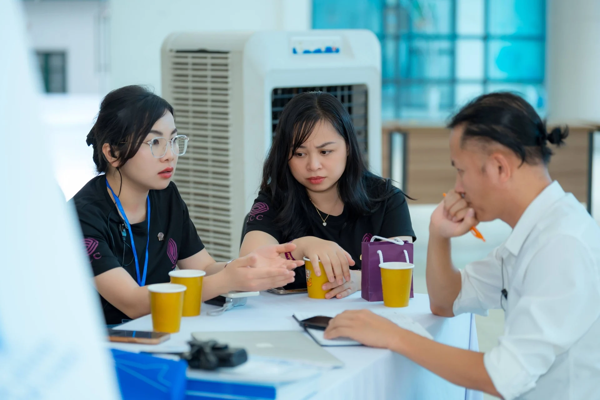 Hơn 4/10 người lao động căng thẳng vì công việc: Doanh nghiệp phải thay đổi gì trong kỷ nguyên AI?