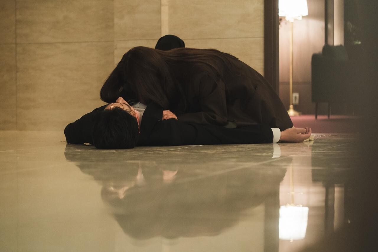 “Dive Into You” Bị Tranh Cãi Vì Bẻ Lái Sang BL Bất Ngờ