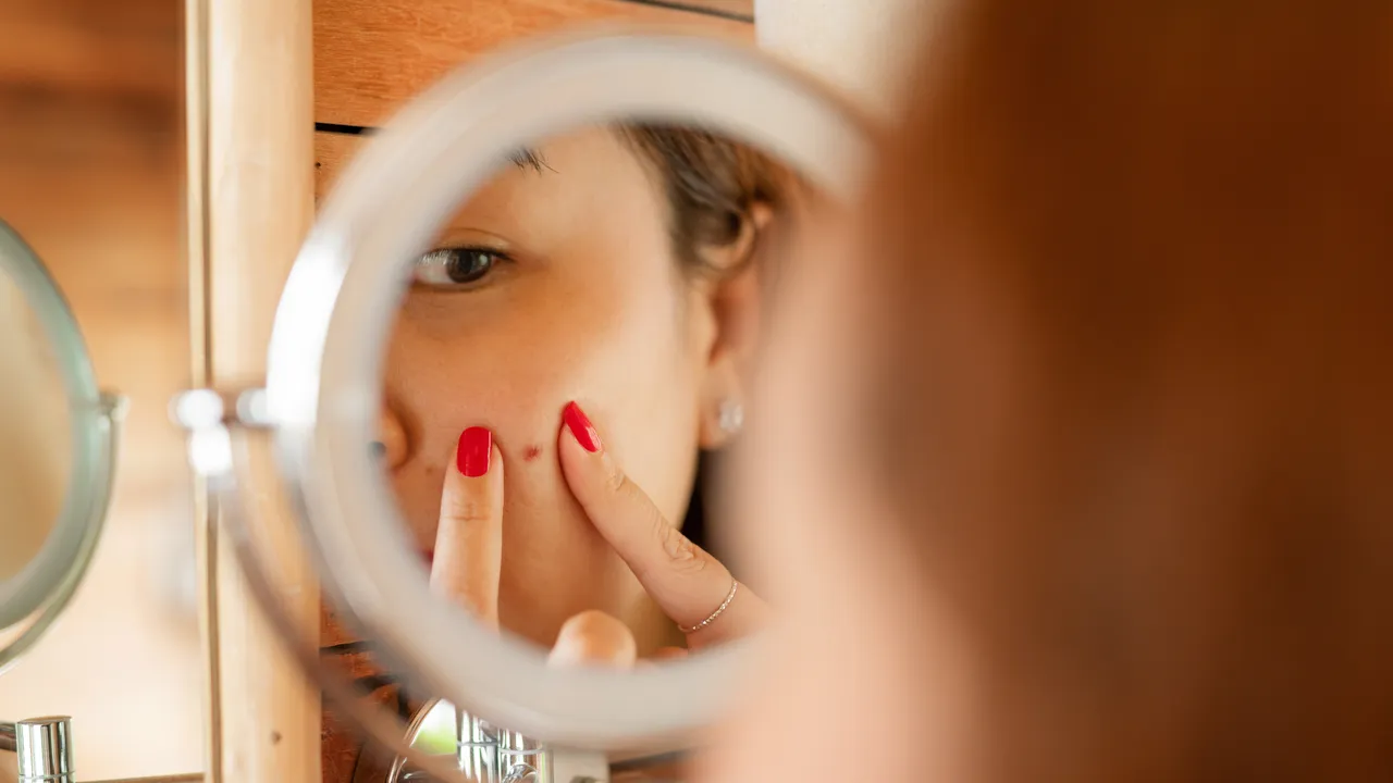 5 thói quen skincare hàng ngày mà bác sĩ da liễu muốn bạn bỏ ngay
