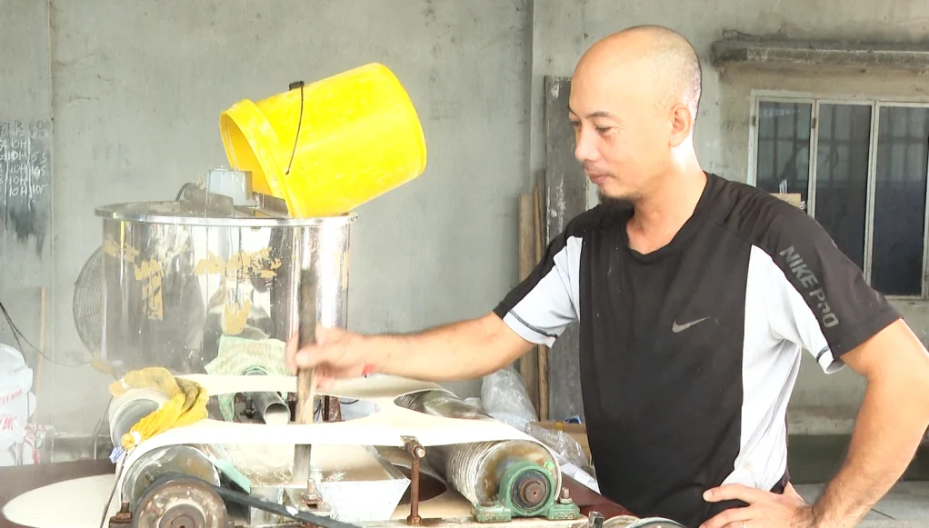 Làng nghề truyền thống: Thế hệ trẻ mở lối mới cho bánh chưng, bánh tráng và nghề đan lát