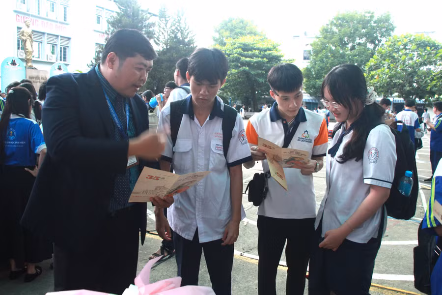 Hướng nghiệp học sinh trong kỷ nguyên số: hiểu mình để chọn đúng nghề
