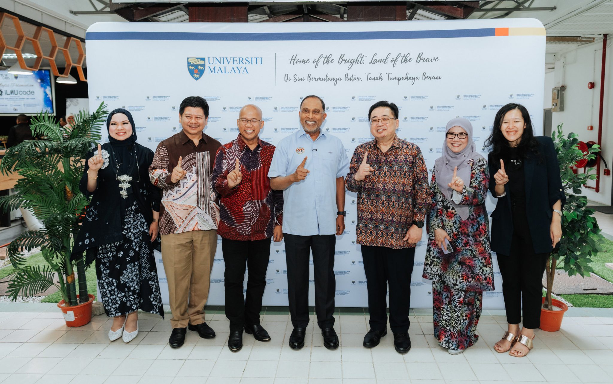 ILMUcode: Platform Pengekodan AI Berdaulat Untuk Pembangun