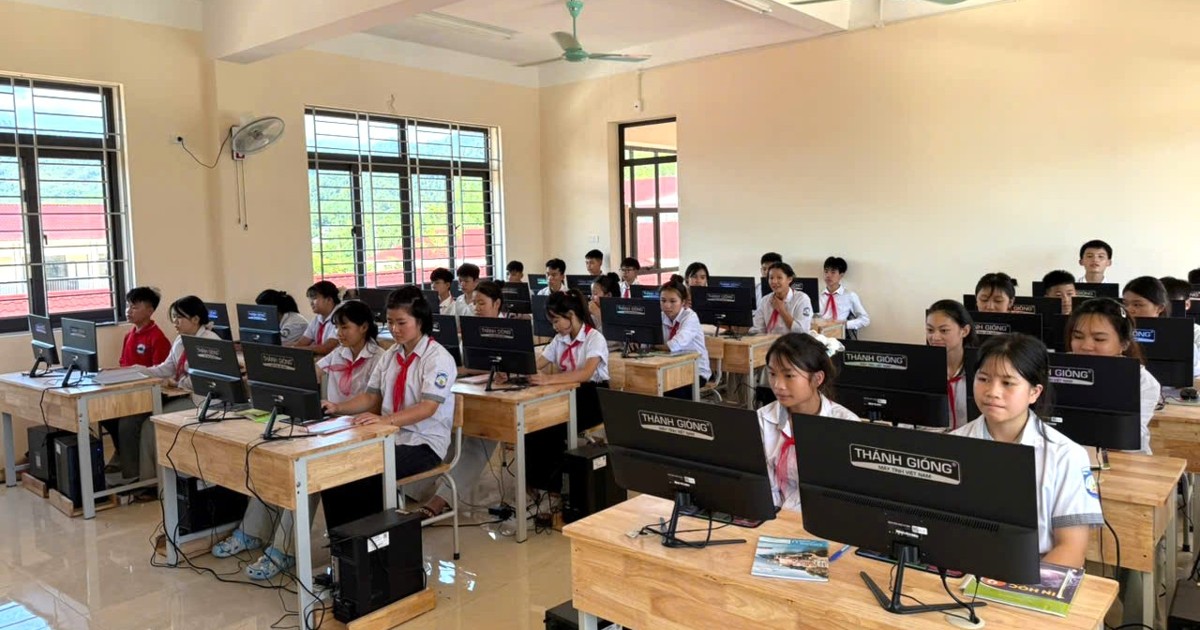 Công nghệ số giáo dục mở cửa tri thức cho học sinh vùng cao