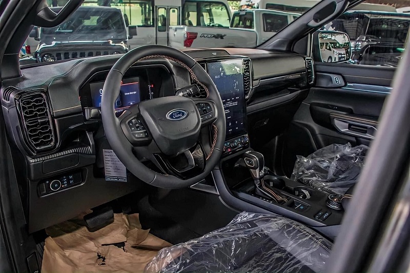 VinFast VF Wild REEV đối đầu Ford Ranger: nên chọn bán tải điện hay máy dầu?