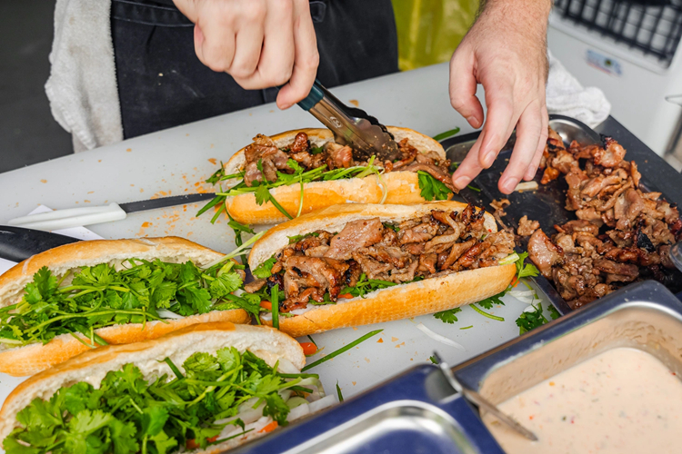 Bánh mì 88.000 đồng và cuộc tranh luận về ‘cao cấp hóa’ ẩm thực đường phố