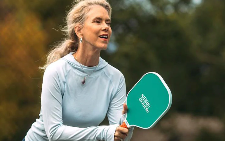 Pickleball bùng nổ ở người lớn tuổi: Lợi ích, rủi ro và cách chơi an toàn