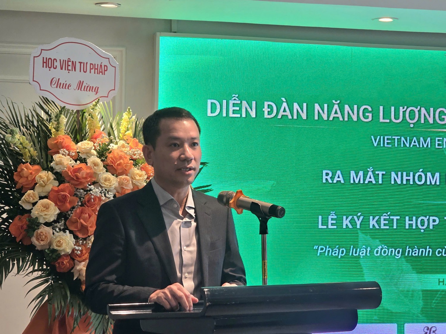 Nhóm Năng lượng VBLC: xây hạ tầng mềm cho thị trường điện