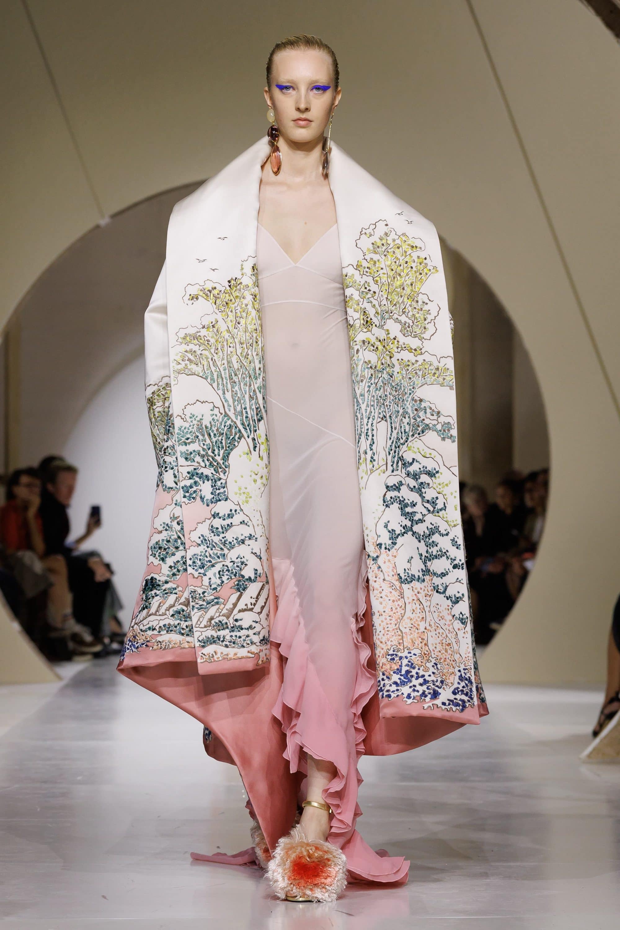 Givenchy, Loewe dan Sacai: Tiga Arah Baharu Fesyen Mewah Musim Semi