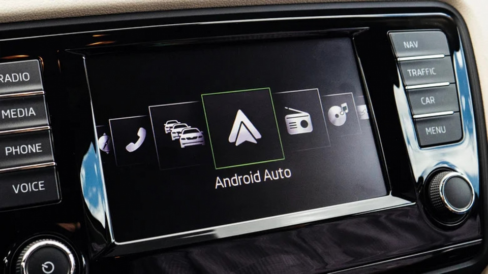 Lỗi Android Auto khiến điện thoại gập không gọi được khi đóng máy