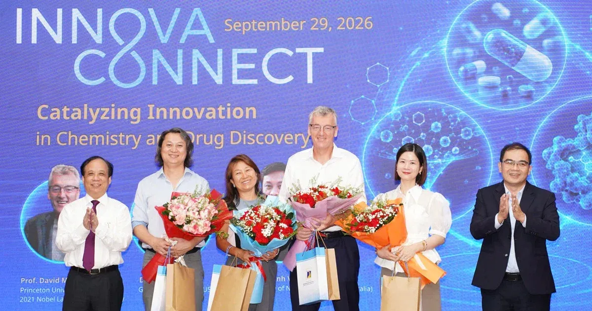 Giáo sư Nobel Hóa học David MacMillan truyền lửa khoa học tại Đà Nẵng