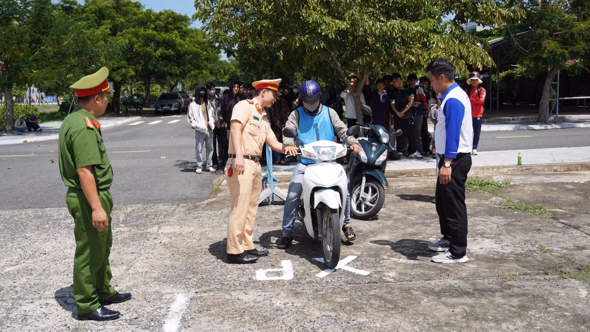 Giáo dục giao thông theo tuổi: Trường học đang thay đổi cách giữ an toàn đường đến trường