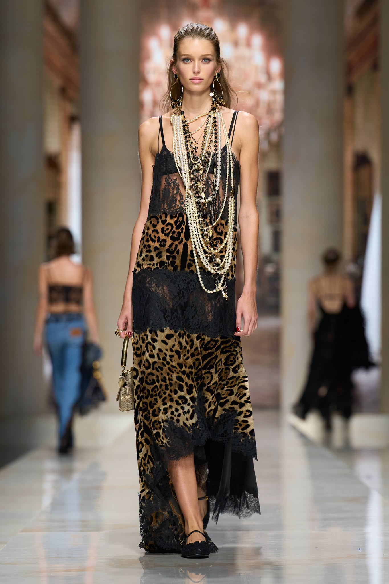Dolce & Gabbana Xuân Hè: Di sản Sicily trong ánh nhìn thế hệ trẻ